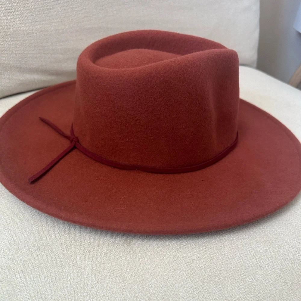Sonoma Deep Red 💯 Wool Hat